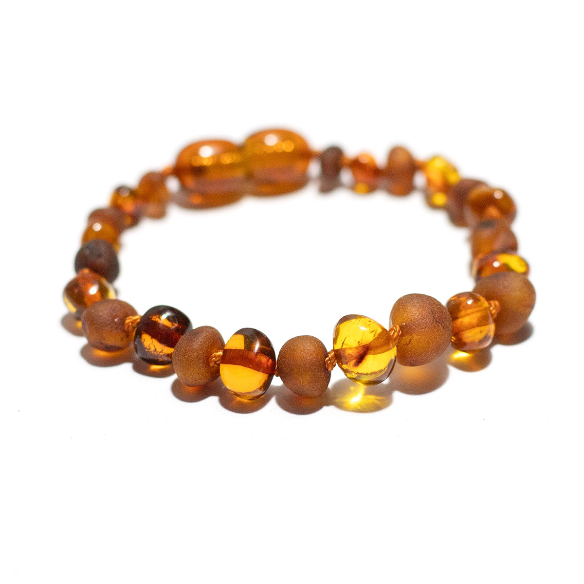 Baby/Kind – Barnsteen armbandje - Ronde kraaltjes - Gepolijst/ruw - 14cm - Cognac
