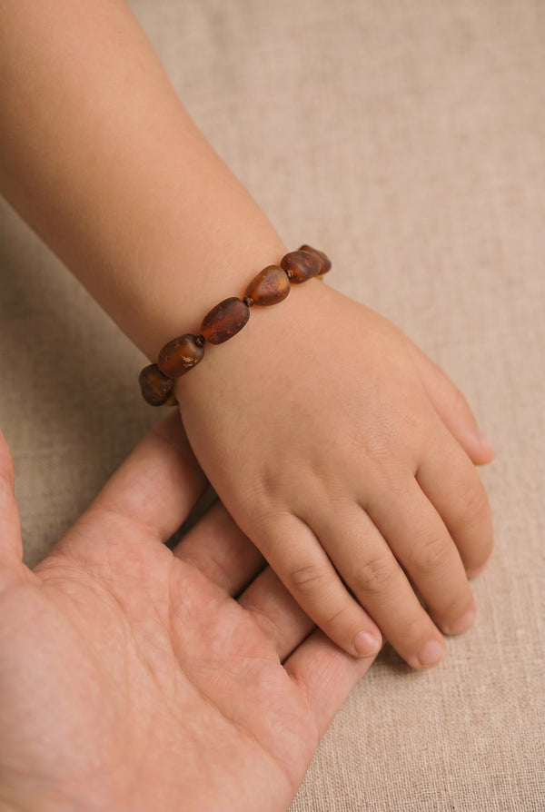 Baby/Kind - Bernstein-Armband - Ovale rohe Perlen - Cognac - 14cm