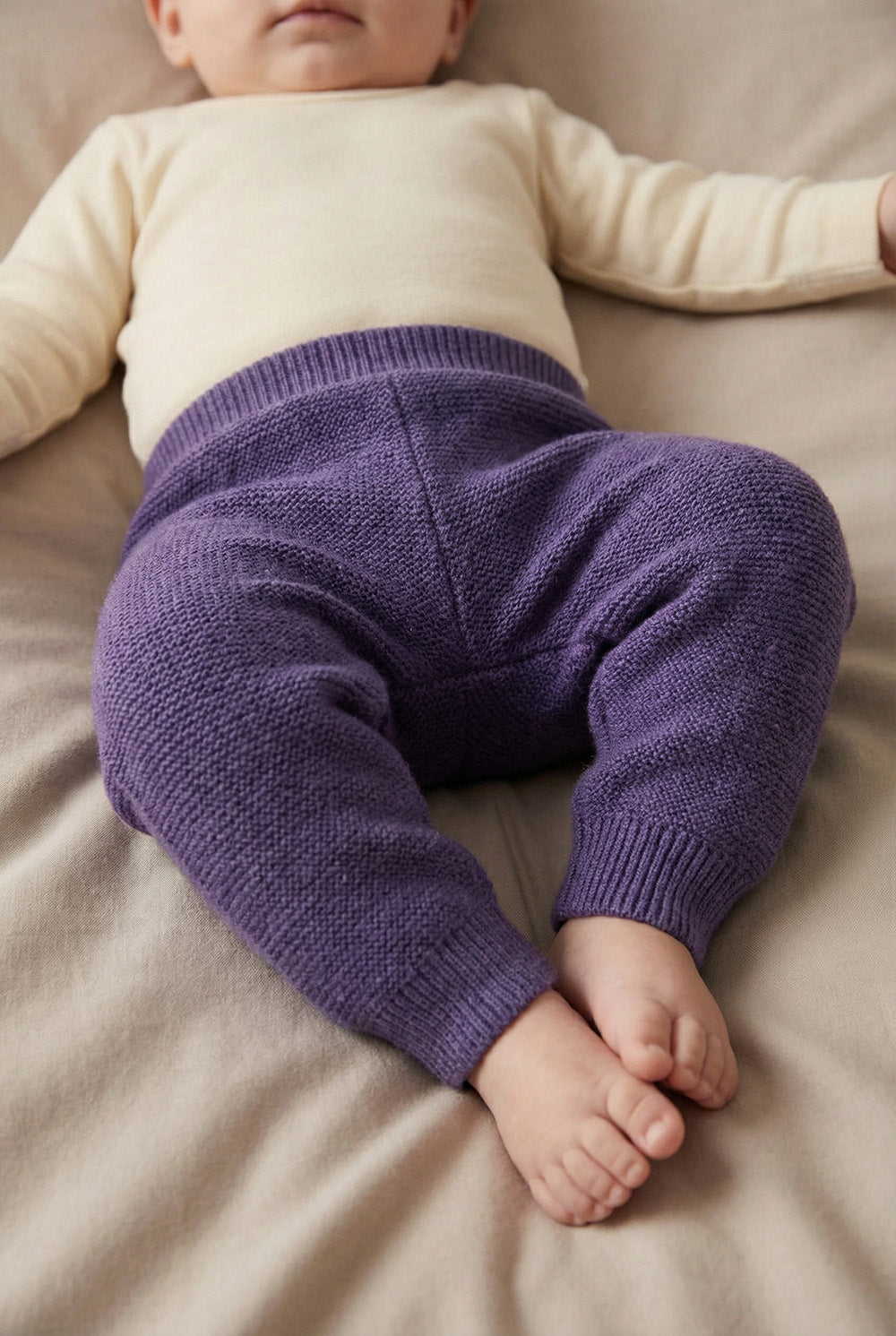 Baby-Strickhose aus Merinowolle – Violett