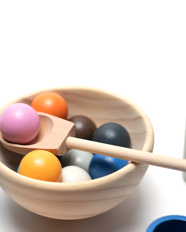Holzspielzeugbecher und Bälle Set - Montessori - Offenes Spielzeug