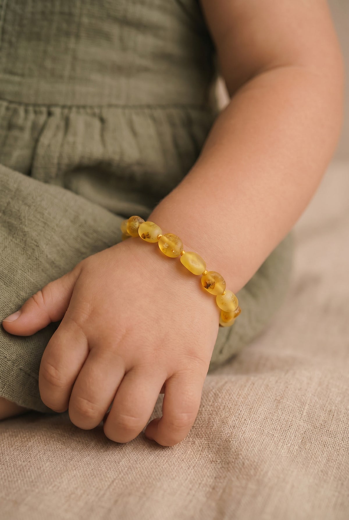 Baby/Kind - Bernsteinarmband - Ovale Rohperlen - Zitrone - 14cm