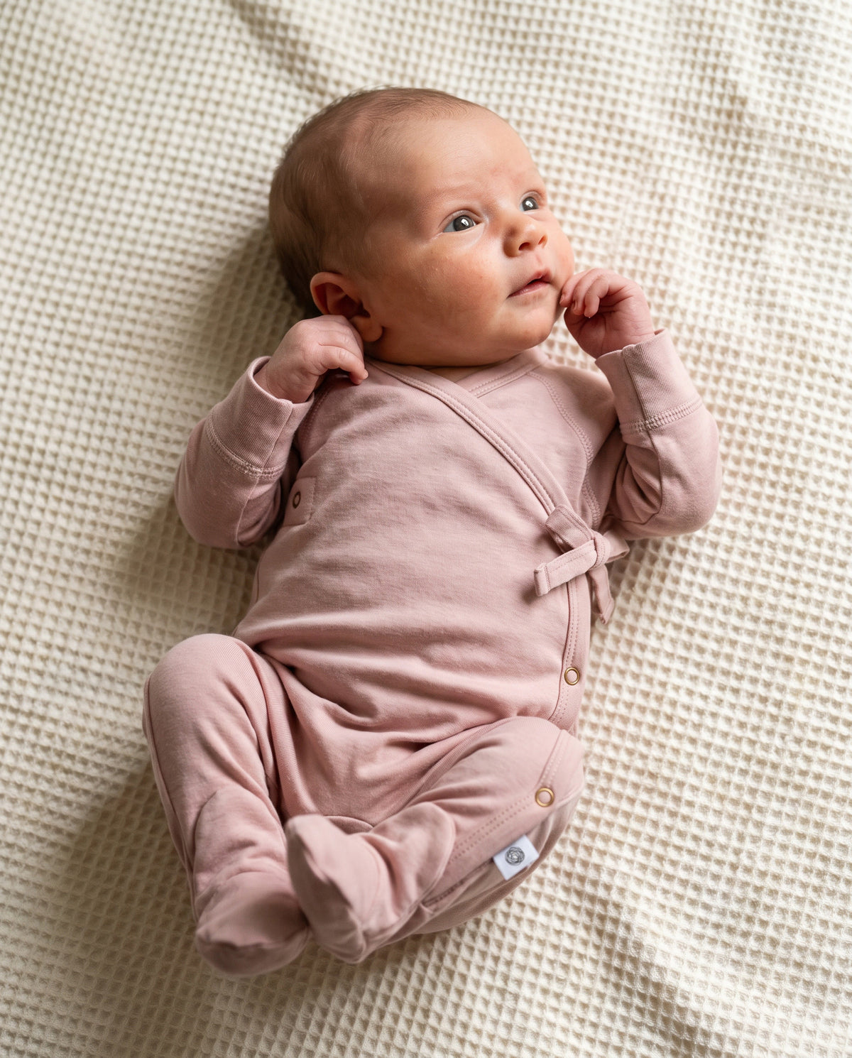 Wollstrampler mit Füßen – Merinowolle – Misty Rose