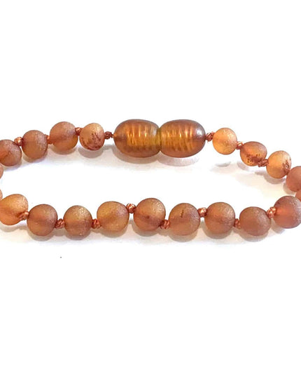 Baby/Kind – Barnsteen armbandje – ronde ruwe kraaltjes – 14cm - cognac - Lille Barn - With ♥ for the smallest