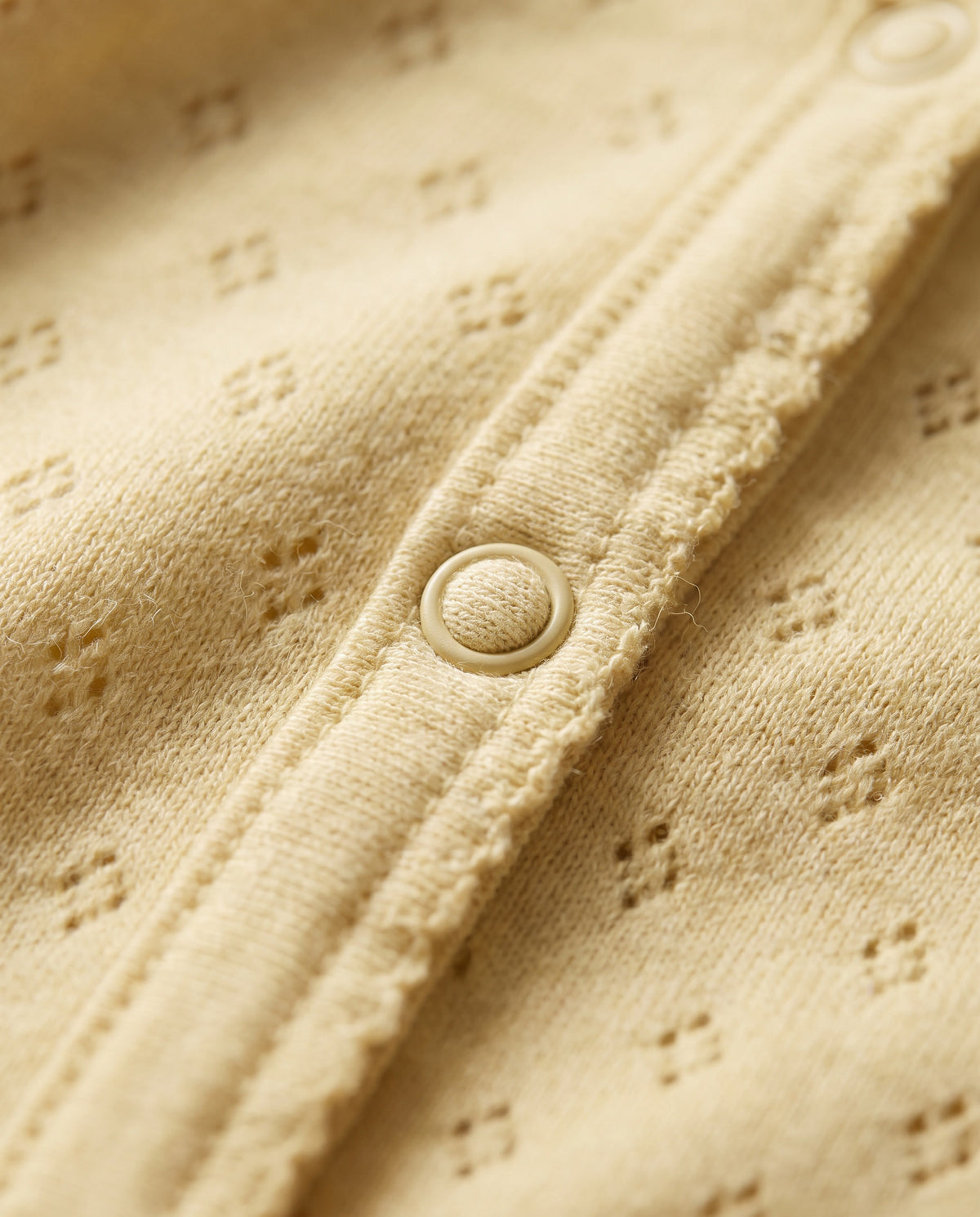 Woll-Strampler in Pointelle - Merinowolle - Dusty Yellow