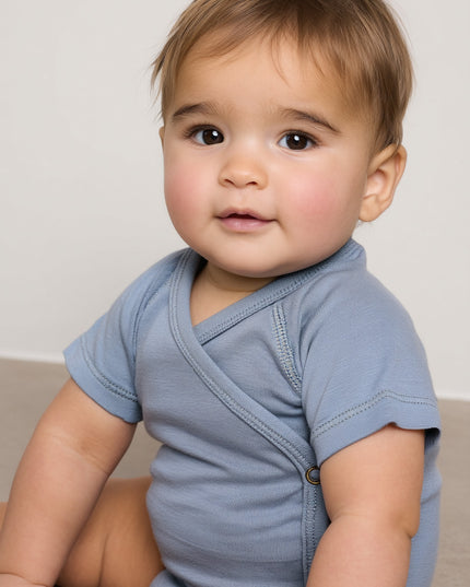 Kurzarm-Wickelspielanzug aus Wolle – Merinowolle