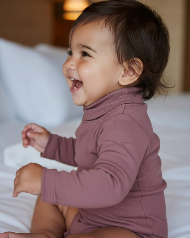 Langärmliger Woll-Strampler mit Rollkragen - Merinowolle - Lavender Mist