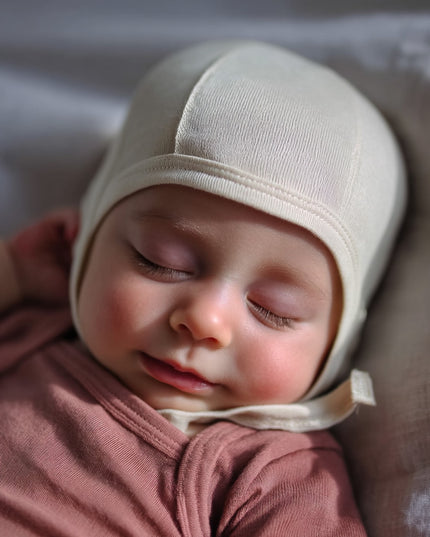 Babymütze mit Schleife aus Wolle – Merinowolle – Natur